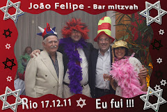Fotos do evento João Felipe - 17.12.11. Foto numero 10 da Social Click Fotografia Digital, do Rio de Janeiro, RJ, que faz fotos divertidas, fotos malucas, fotos com fantasias, fotos na hora, fotografia maluca, fotografia divertida com molduras personalizadas. fotos divertidas malucas foto maluca animadas animado rj rio de janeiro divertida fantasia animada fotografia digital fotografo estudio fotografias
