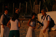 Picture of Casamento Mauricio e Tatiana. Photo number 0197 by Pousada Pé na Areia - Charming, fully decorated sea facing chalets located on Boiçucanga beach, on São Paulo northern shore. Boiçucanga is a beach with calm waters and woundrous sunset, surrounded by the Atlantic Rainforest and by very good restaurants. There also is a complete services infrastructure that includes supermarkets and shopping malls. You can find all that and much more at “Pé na Areia” (aka “Esquina da Mentira”), the perfect place for spending your vacations and weekends, or even having your own house at the sea.