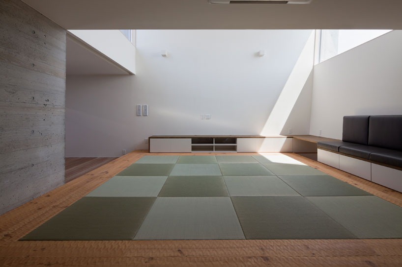 [house%2520in%2520fuji%2520by%2520level%2520architects%25207%255B2%255D.jpg]