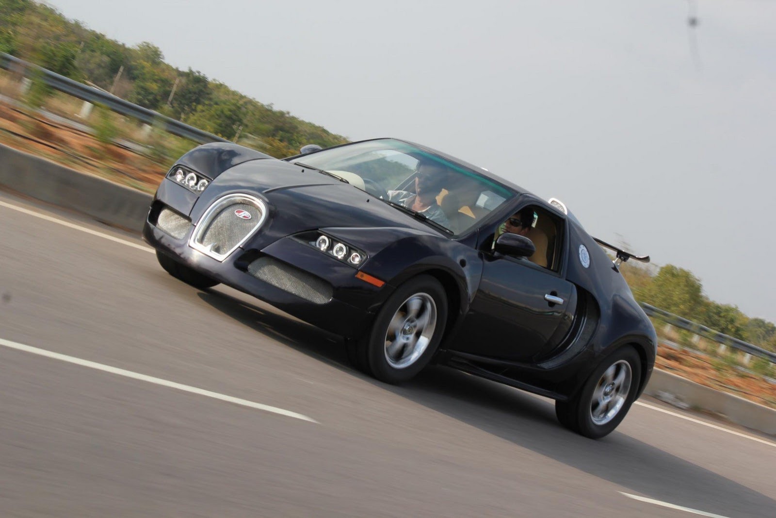 [Suzuki-Marutti-Bugatti-Veyron-Replica-6%255B2%255D.jpg]