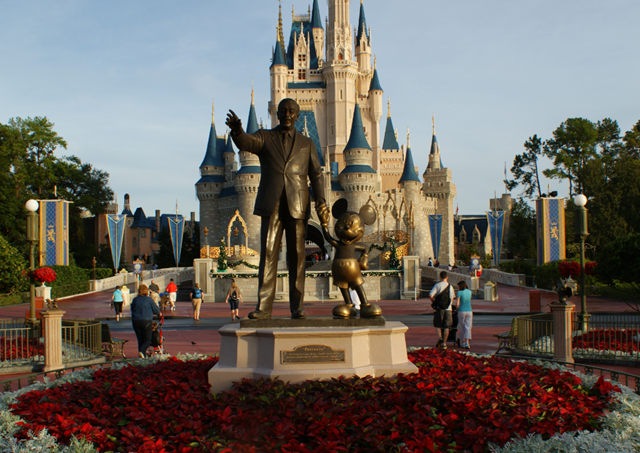 [Walt-Disney-Statue%255B3%255D.png]