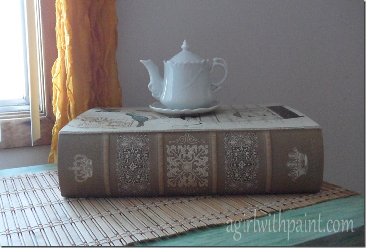 white teapot