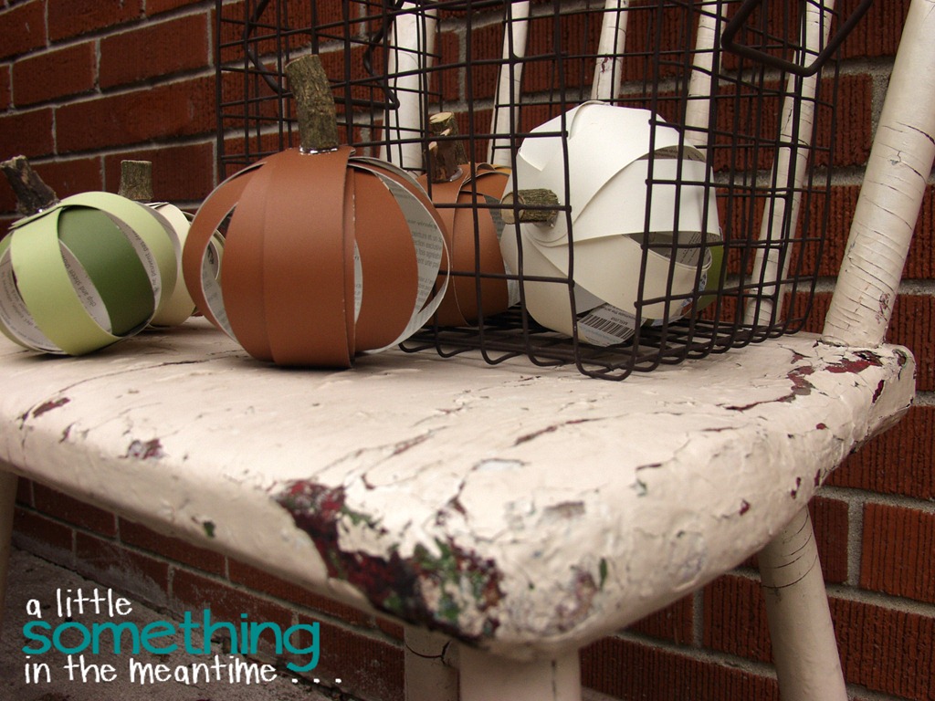 [Chippy%2520Chair%2520With%2520Pumpkins%255B5%255D.jpg]