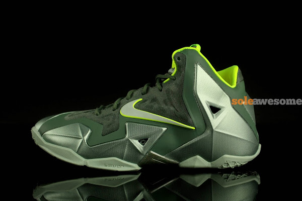 Closer Look at Nike LeBron XI GS Dunkman 621712302