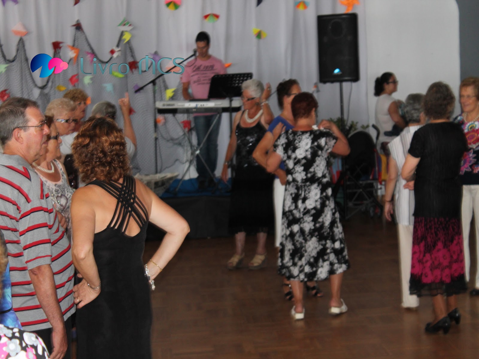 [Blog%2520Gazeta%2520de%2520Espinho013Livro%2520MCS%255B2%255D.jpg]