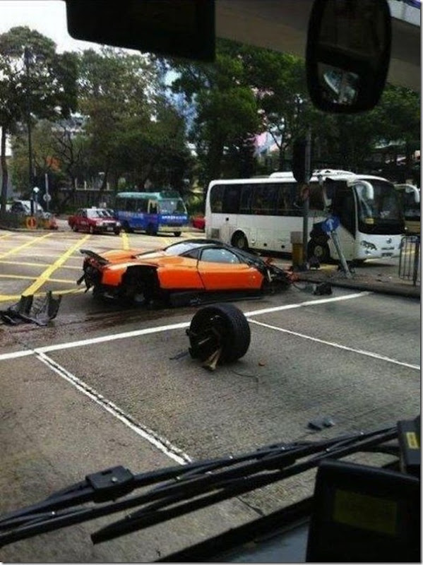 Pagani Zonda F destruido em Hong Kong (9) Pagani Zonda F destruido em Hong Kong (9)