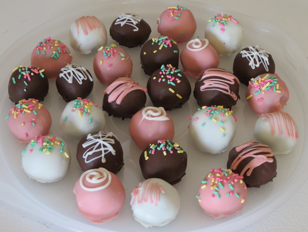 [Cinnamon%2520Chocolate%2520Chip%2520Banana%2520Cake%2520Truffles%25202%255B4%255D.jpg]
