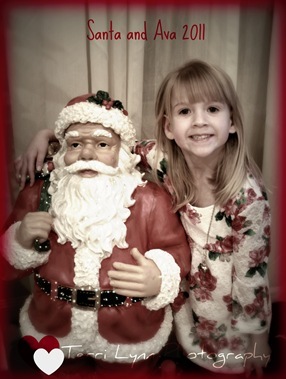 Ava & Santa 3292