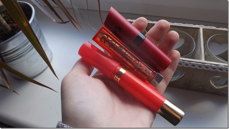von Links nach Rechts : Astor Lipcolor Butter Feeling Feline, Maybelline Color Whispers in Coral und Rimmel Kate Moss Collection Nr.102