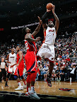 lebron james nba 121109 mia at atl 07 King James wears 5 Colorways of Nike LeBron X in 6 Games