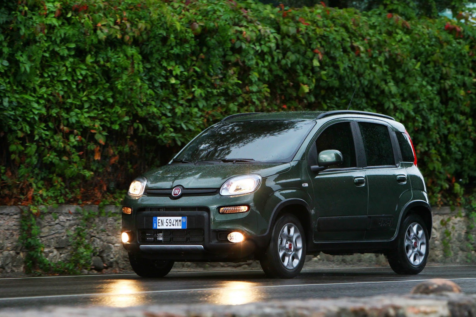 [2013-Fiat-Panda-4x4-35%255B2%255D.jpg]