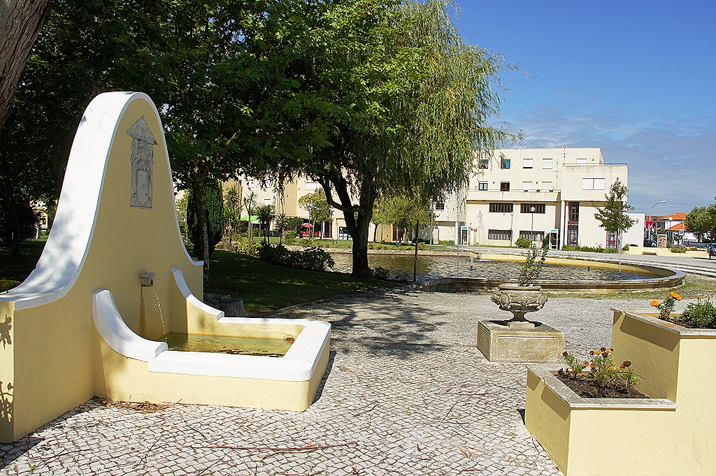 [20.%2520Pra%25C3%25A7a%2520de%2520%2520Mira%2520-%2520Gl%25C3%25B3ria%2520Ishizaka%255B5%255D.jpg]