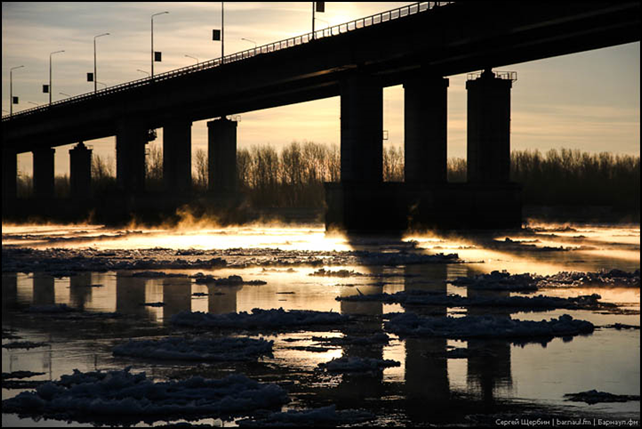 The December ice flow on river Ob near the historic city of Barnaul, Siberia, in December 2013. The iceflow on the Ob resembles the spring snow melt. This December scene is out of sync with the natural cycle. By this time of year, many Siberians expect to be fishing through thick ice on their rivers, and driving their vehicles over these sturdy 'winter roads'. Photo: Sergey Scherbin / Barnaul.fm