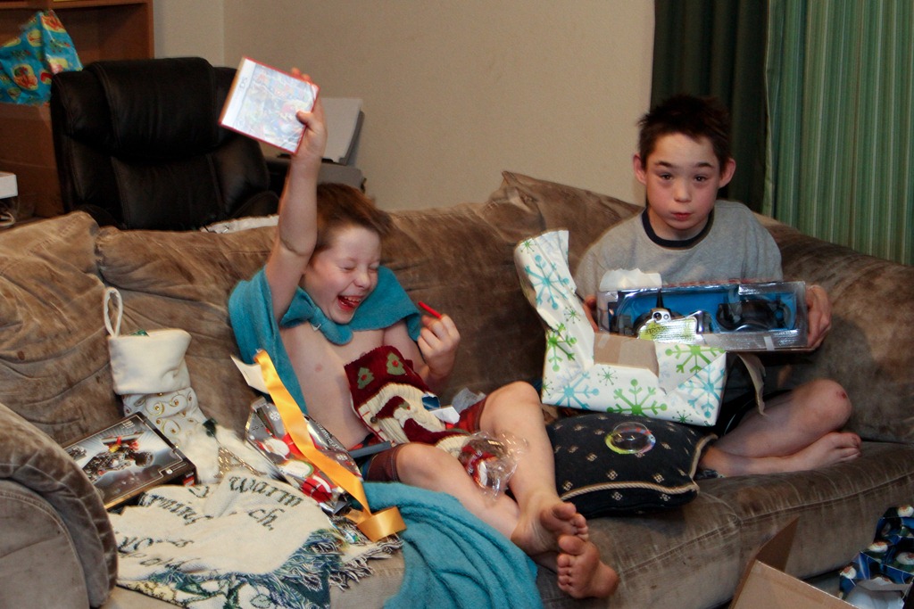 [Kids%2520loving%2520gifts%255B4%255D.jpg]