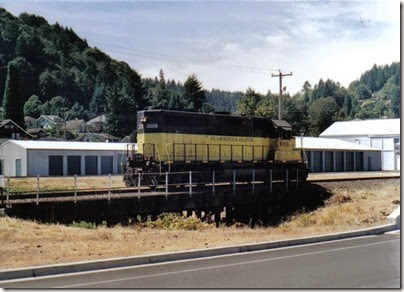 LLPX GP40 #3208 in Rainier, Oregon in August 2005