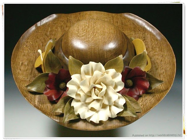 1151 Oak Flowered Hat Скульптуры из дерева и алебастра. Дениз Нильсен и Джордж Уортингтон