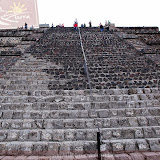 No topo da pirâmide do Lua - Pirâmides deTeotihuacán - México