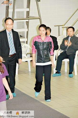 郭晶晶頒獎難掩喜悅 低調處理婚事拒絕采訪