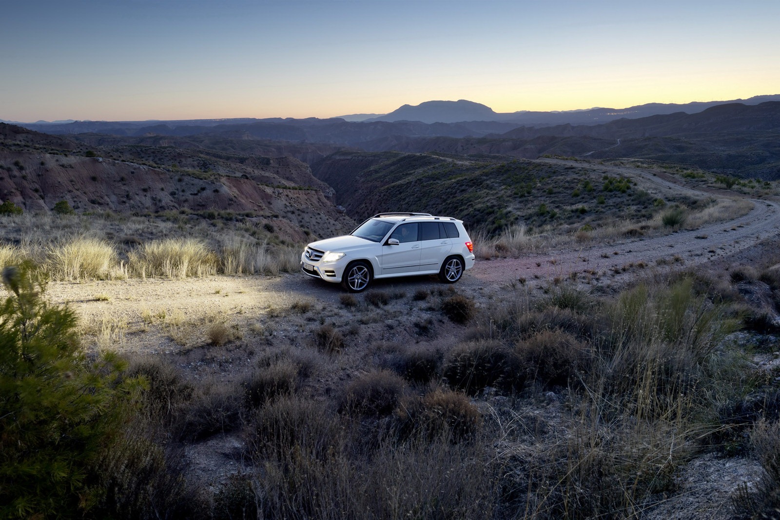 2013-Mercedes-Benz-GLK-19[2].jpg
