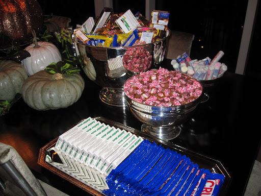 Having candy available for guests on a silver platter and in bowls adds a stunning touch.