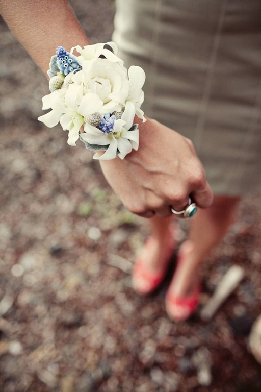 [wristlet-bliss-in-bloom-15.jpg]