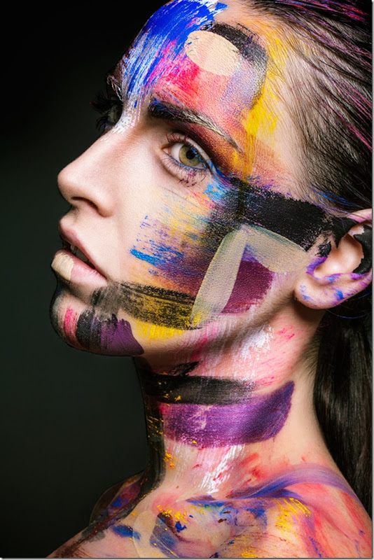 MAKE UP ART Stefan Bourson автор необычного цветного макияжа на лице девушки которое представляет из себя картину рассписаную красками разных цветов