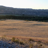 31/07/2010 albeggia sui campi mietuti...
sullo sfondo la sierra che fa da argine all'Ebro