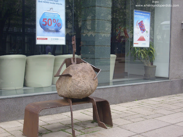 escultura-piedra-kaunas.JPG