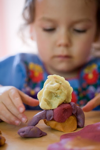 FOR TODDLERS
MamaK’s Aromatic Play Clay is made using only gluten-free flours and organic essential oils. No synthetics, no artificial dyes--nothing but natural.