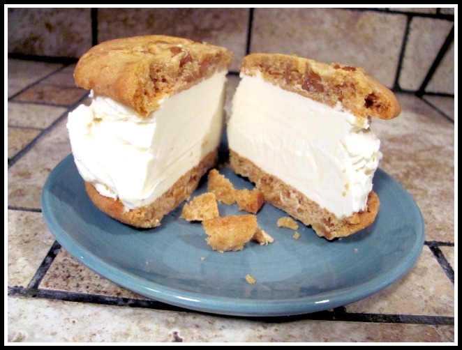 [ice%2520cream%2520sandwich%2520cut%2520in%2520two%255B5%255D.jpg]