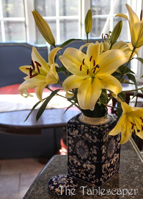 [Lilies%2520in%2520kitchen%2520and%2520snow%2520flake%2520candle%2520004%255B2%255D.jpg]