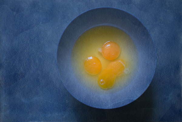 Egg yolks in a blue bowl