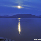 Lua cheia na balsa para Ketchikan, Alaska, EUA