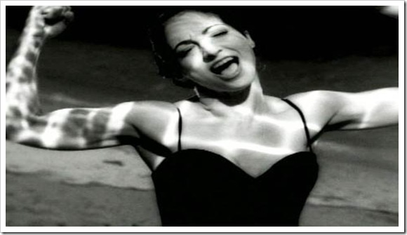 Gloria Estefan – Reach / Voces Unidas – Puedes llegar. | La Morada del Búho
