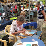 demonstreren bij Kasteelruine Horst 24 juli 2010 Enne en Lies foto 1..jpg