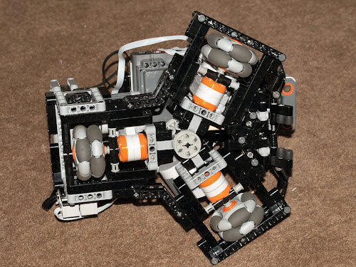 LEGO Mindstorms NXT<br />
Soccer Bot - Mark I