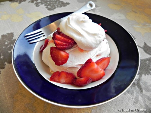 schaum torte with strawberries