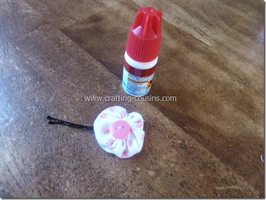 Crafty Cousins' tutorial for yo yo flower bobby pins (14)