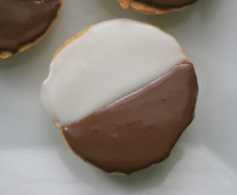 [black-and-white-cookies-111.jpg]