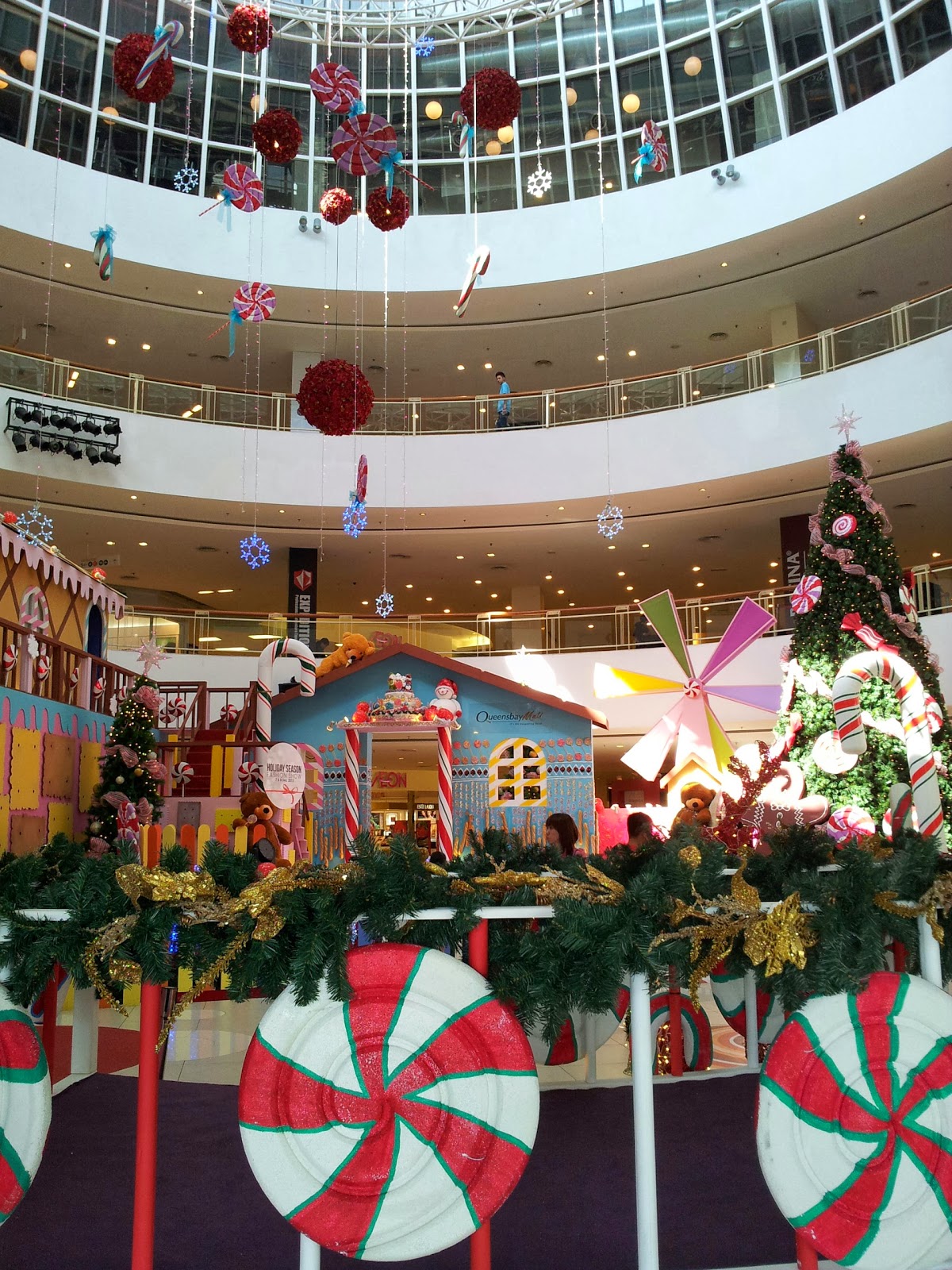 m4sh3d Christmas decorations at Queensbay Mall Penang