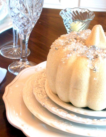 [Alex%2520photos%2520%2526%2520Bling%2520White%2520Pumpkin%2520Tablescape%25201596%255B3%255D.jpg]
