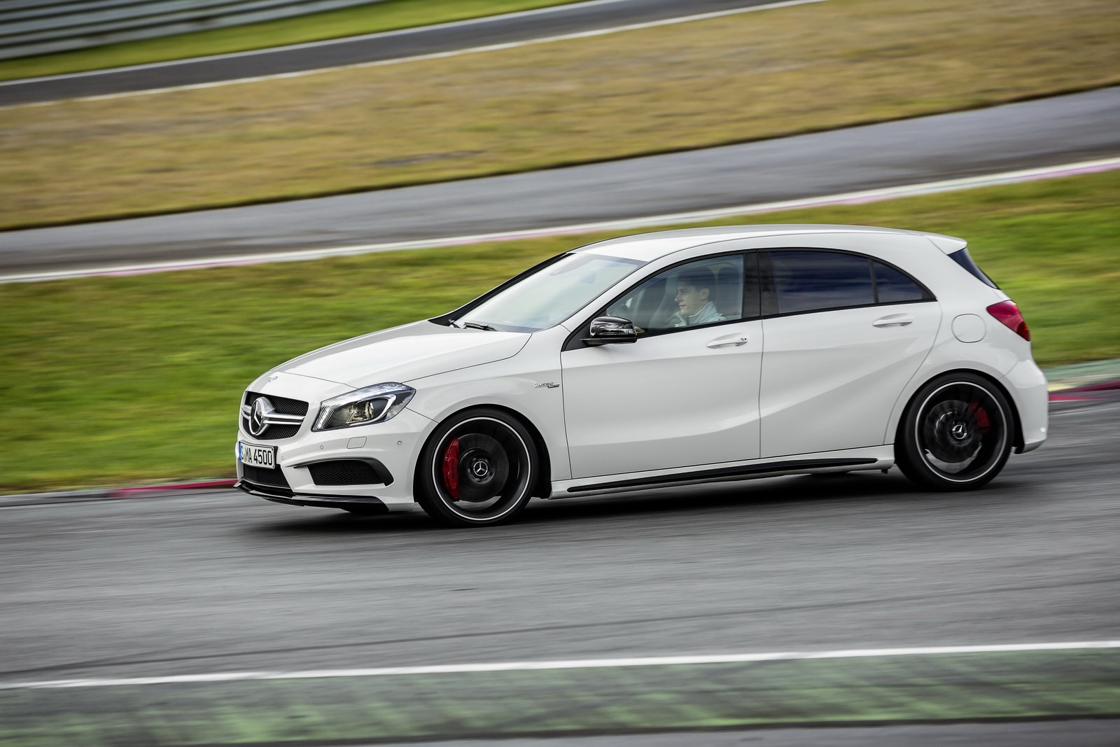 [Mercedes-Benz-A-45-AMG-18%255B2%255D.jpg]