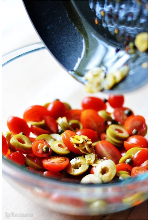 [tomatoes-and-olives4.jpg]
