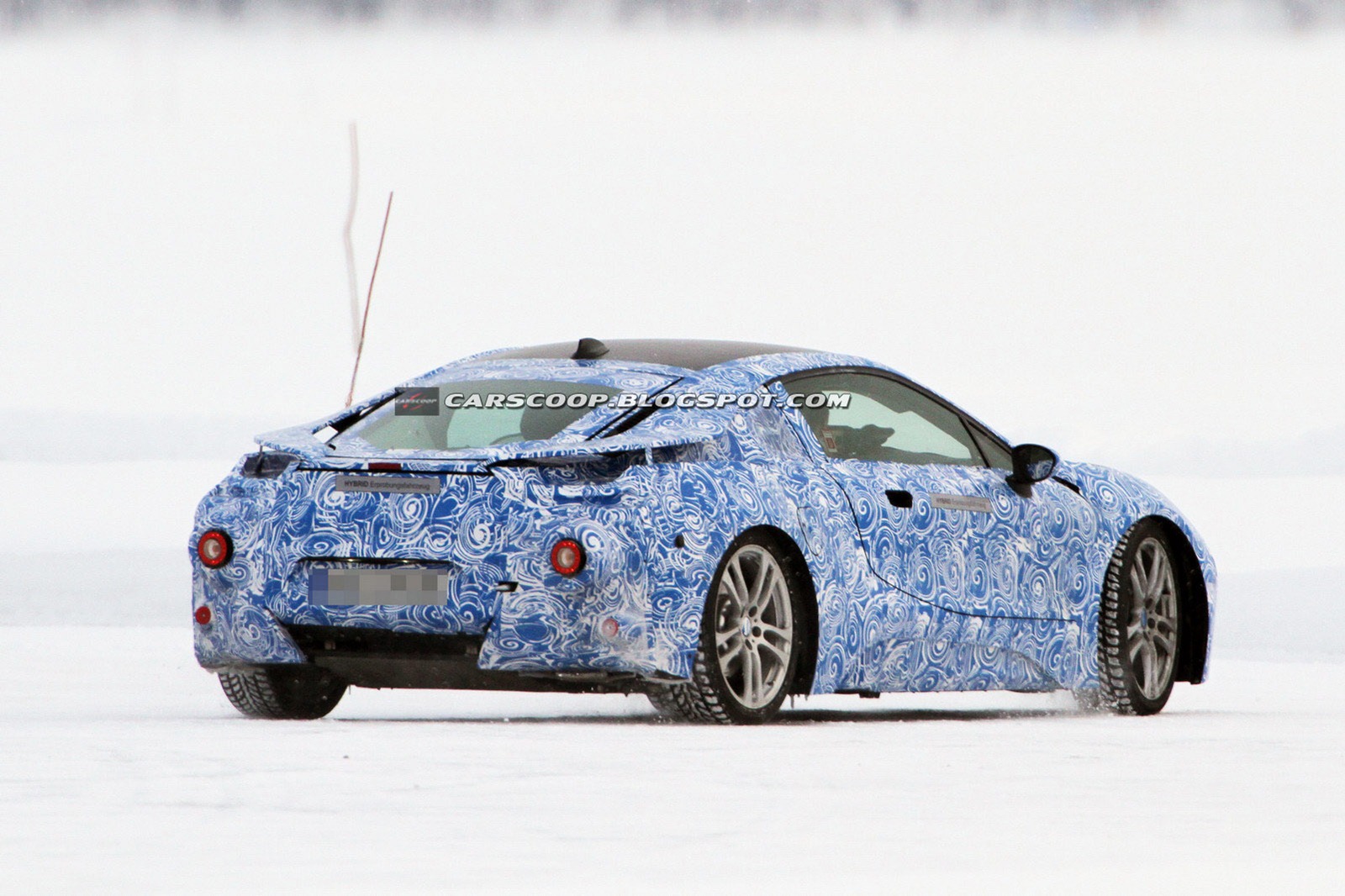 [2014-BMW-i8-173.jpg]