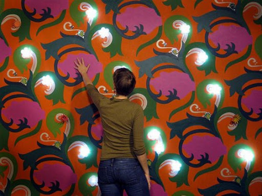 Incorporate glow-in-the-dark decals into a wallpaper design for sophisticated flair. (http://architecturas.com) Incorporate glow-in-the-dark decals into a wallpaper design for sophisticated flair. (http://architecturas.com)