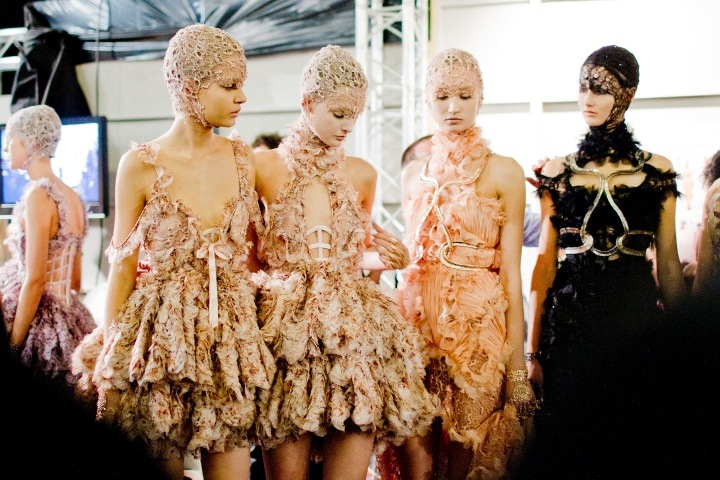 [alexander-mcqueen-rtw-ss2012-candids%255B11%255D.jpg]