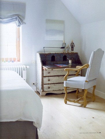 [desk-with-blue-interior-via-pinteres.jpg]