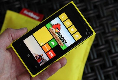 Spesifikasi-dan-harga-Nokia-Lumia-920-dan-820