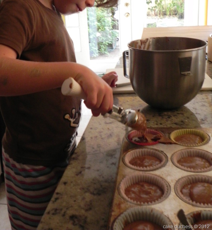 [twix-muffins-muffin-monday-4%255B6%255D.jpg&description=Twix Muffins (with homemade Twix bars)-]