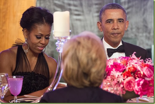 Michelle Obama Barack Obama Holds Dinner Medal 0UyId1bruBml